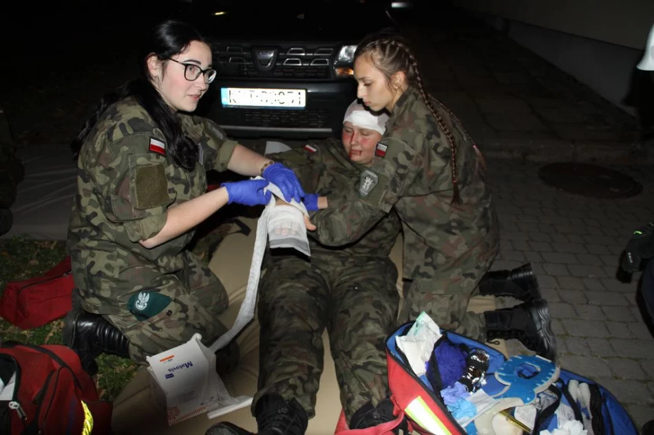 Wybuch i pożar w budynku szkolnego internatu - zdjęcie 9