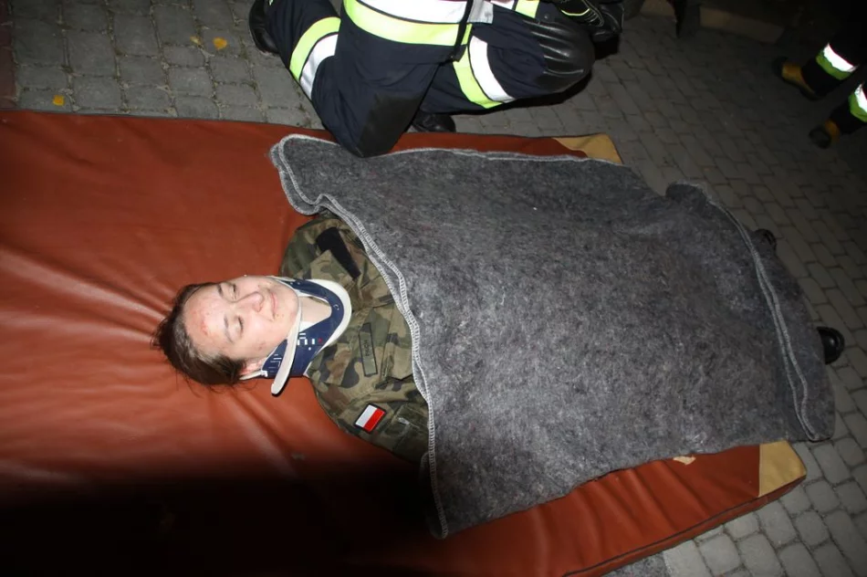 Wybuch i pożar w budynku szkolnego internatu - zdjęcie 10