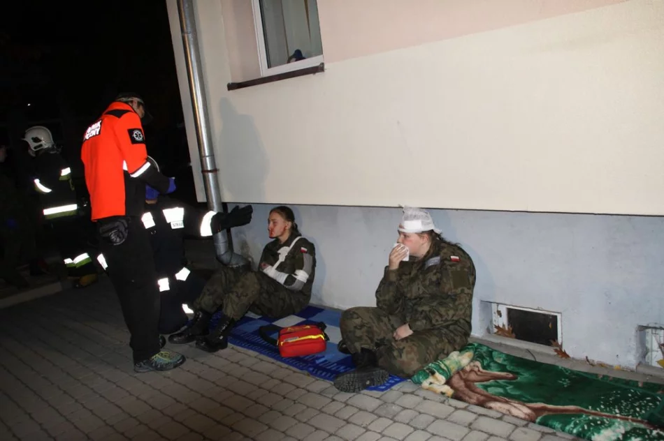 Wybuch i pożar w budynku szkolnego internatu - zdjęcie 11