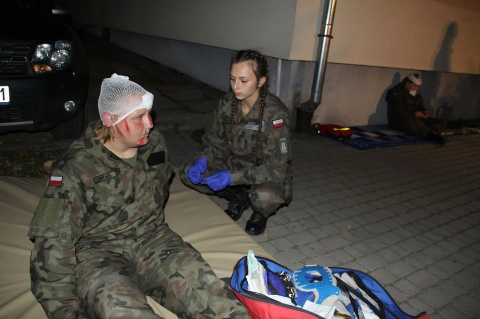 Wybuch i pożar w budynku szkolnego internatu - zdjęcie 13