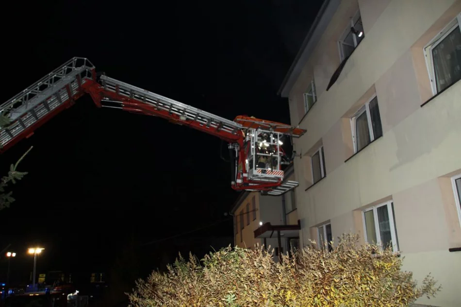 Wybuch i pożar w budynku szkolnego internatu - zdjęcie 17