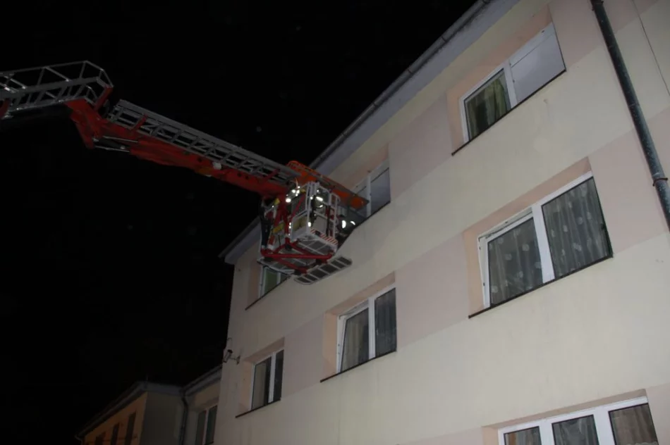 Wybuch i pożar w budynku szkolnego internatu - zdjęcie 18