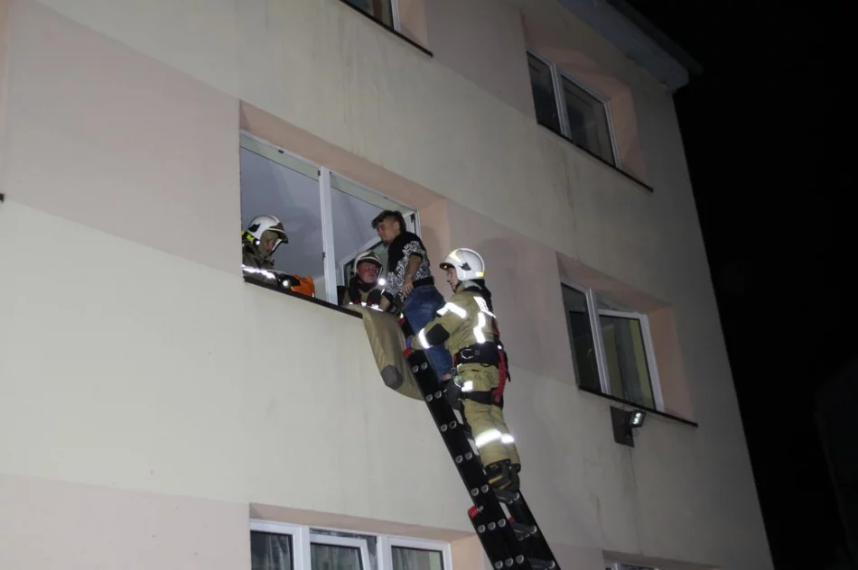 Wybuch i pożar w budynku szkolnego internatu - zdjęcie 20