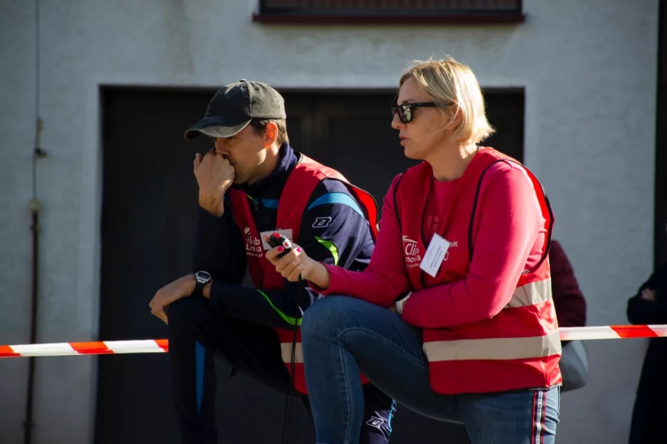 Ryk silników, pisk opon i rywalizacja - widowiskowe zawody w szkole - zdjęcie 14