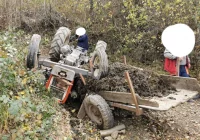 Mężczyzna przygnieciony przez traktor po długiej reanimacji zabrany przez LPR - zdjęcie główne