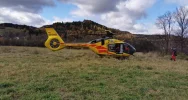 Mężczyzna przygnieciony przez traktor po długiej reanimacji zabrany przez LPR - zdjęcie 2
