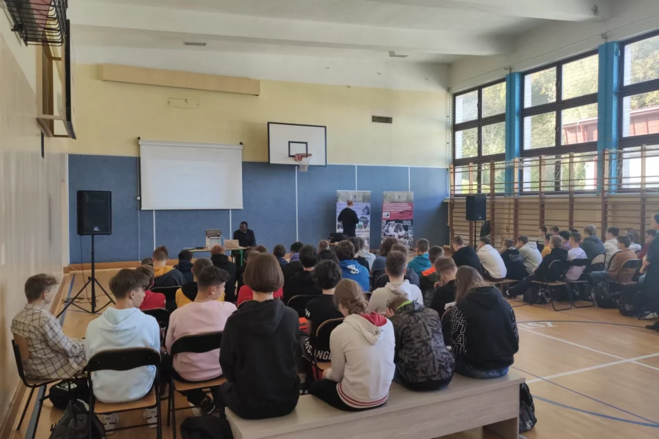 Misjonarze odwiedzili uczniów w limanowskich szkołach - zdjęcie 3