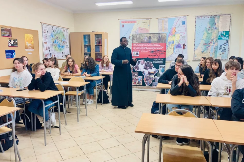 Misjonarze odwiedzili uczniów w limanowskich szkołach - zdjęcie 6