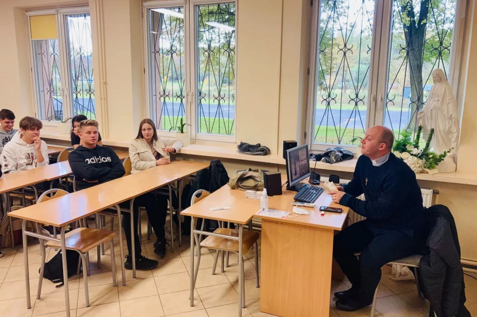 Misjonarze odwiedzili uczniów w limanowskich szkołach - zdjęcie 7