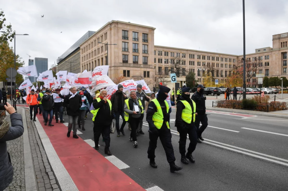 Pracownicy sfery budżetowej protestują i żądają podwyżek
