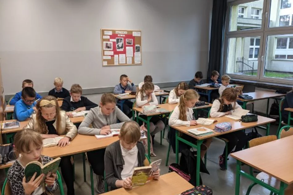 Akcja ,,Przerwa na czytanie” w ZSP nr w Limanowej - zdjęcie 6