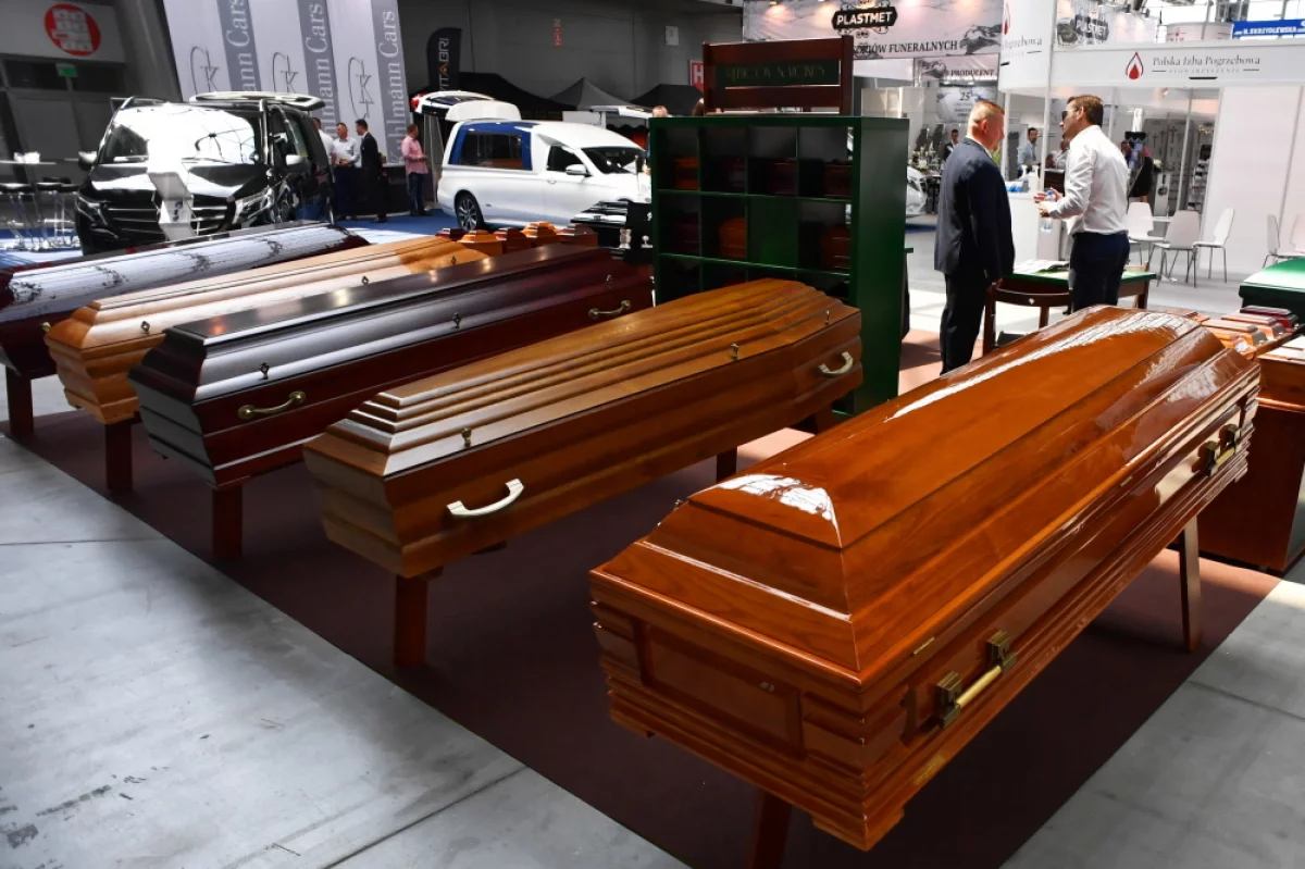 Planowane zmiany w branży pogrzebowej. Koniec zakładów "garażowych". Koroner i ekologiczne cmentarze