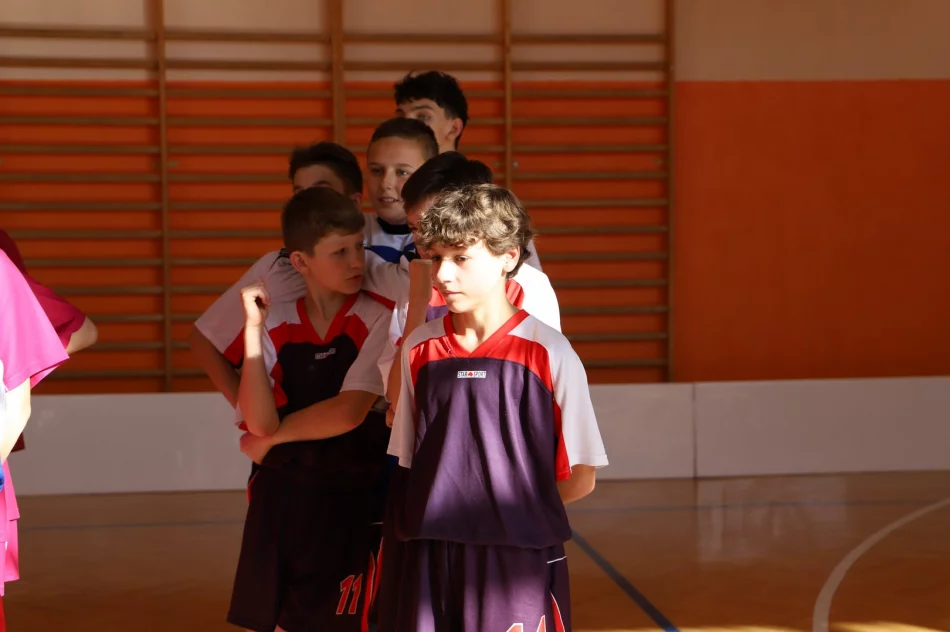 SP nr 2 w Stara Wsi Mistrzami Gminy Limanowa w unihokeju wśród młodzieży - zdjęcie 11