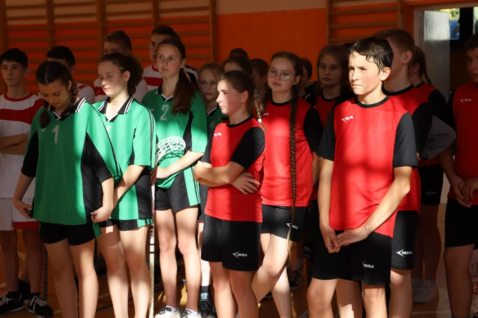 SP nr 2 w Stara Wsi Mistrzami Gminy Limanowa w unihokeju wśród młodzieży - zdjęcie 13