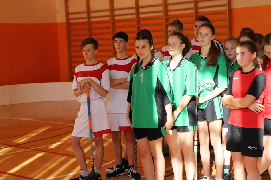 SP nr 2 w Stara Wsi Mistrzami Gminy Limanowa w unihokeju wśród młodzieży - zdjęcie 14