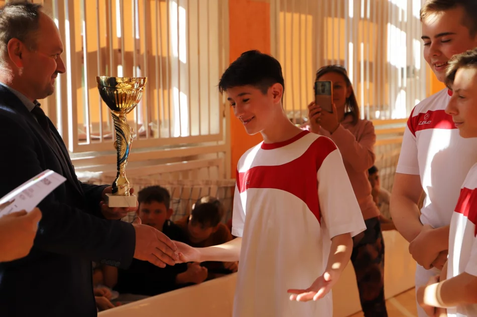 SP nr 2 w Stara Wsi Mistrzami Gminy Limanowa w unihokeju wśród młodzieży - zdjęcie 20