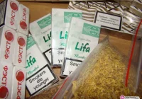 Nielegalne papierosy na giełdzie samochodowej - zdjęcie główne