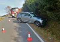 Kierowca wjechał do rowu, pogotowie zabrało go do szpitala - zdjęcie główne