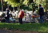 Minister apeluje o noszenie maseczek na cmentarzach - zdjęcie główne