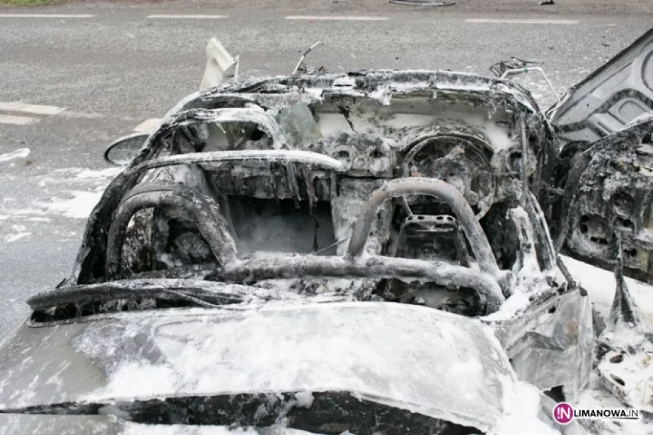 Wypadek i pożar porsche, ranny policjant - zdjęcie 3