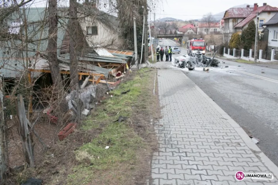 Wypadek i pożar porsche, ranny policjant - zdjęcie 4
