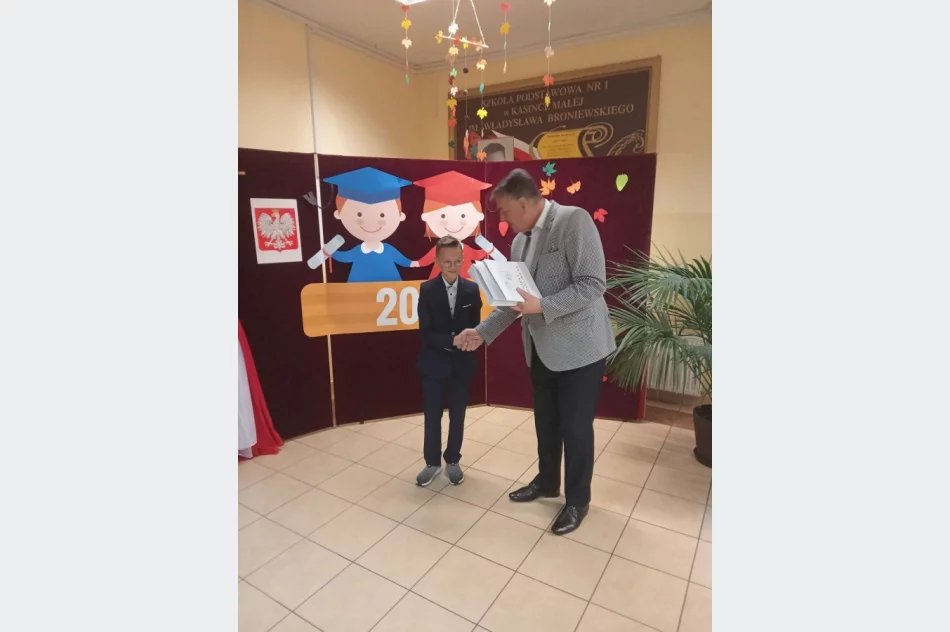 Najzdolniejsi uczniowie nagrodzeni stypendiami wójta - zdjęcie 6