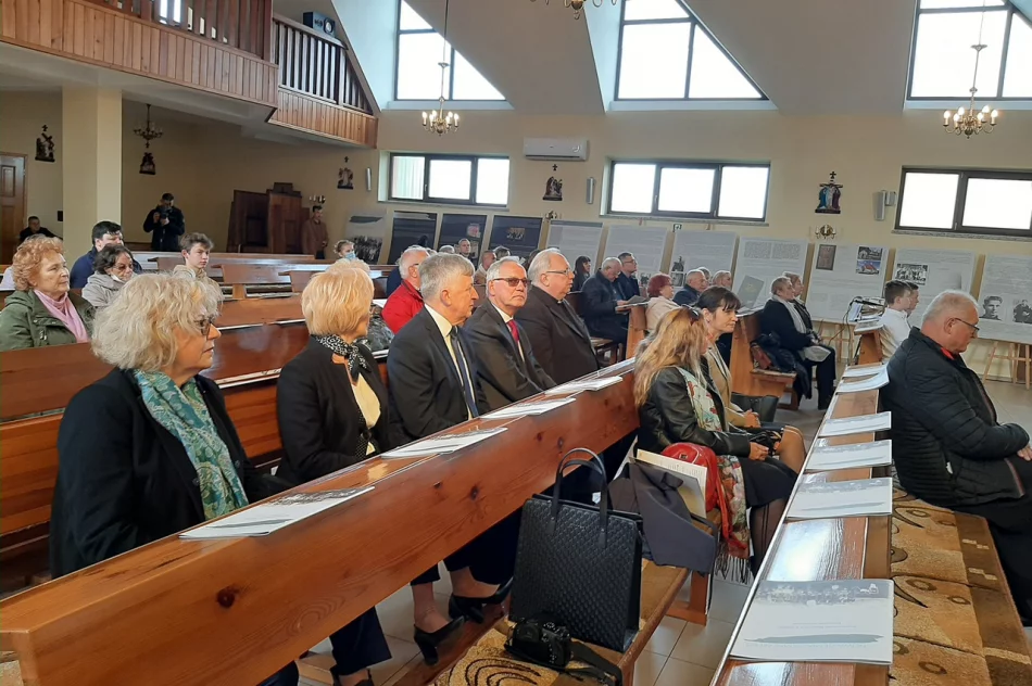 Otwarcie wystawy oraz promocja albumu pt. „Nowa Ziemia – Stare Niebo. Historia Męcinian w Lipkach” - zdjęcie 6