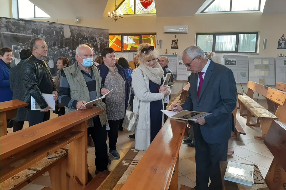 Otwarcie wystawy oraz promocja albumu pt. „Nowa Ziemia – Stare Niebo. Historia Męcinian w Lipkach” - zdjęcie 11