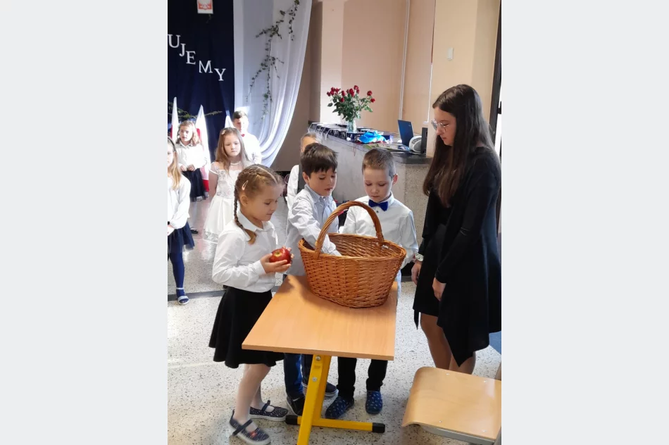 Ślubowanie pierwszoklasistów w Szkole Podstawowej Nr 2 w Męcinie - zdjęcie 2