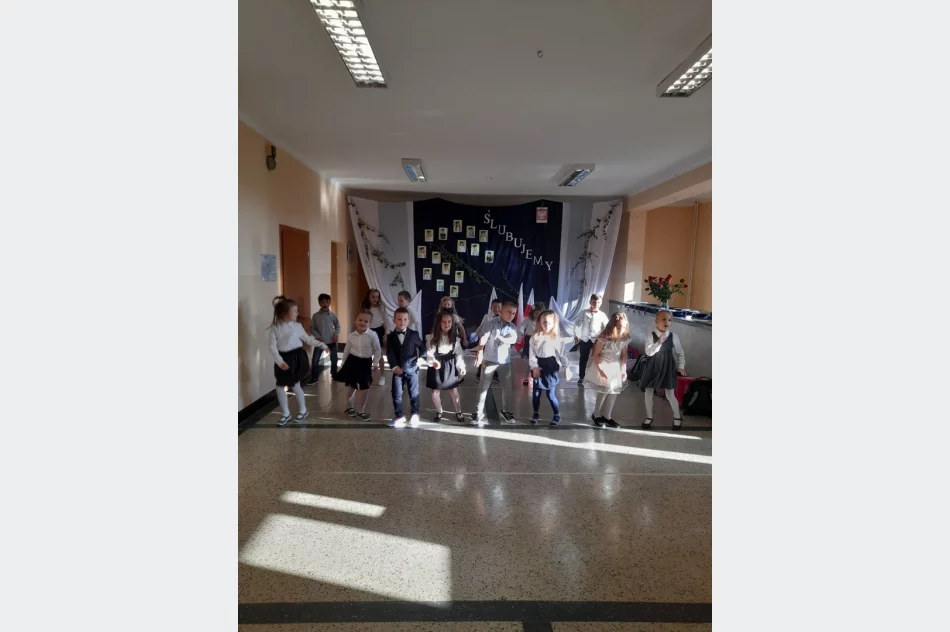 Ślubowanie pierwszoklasistów w Szkole Podstawowej Nr 2 w Męcinie - zdjęcie 3