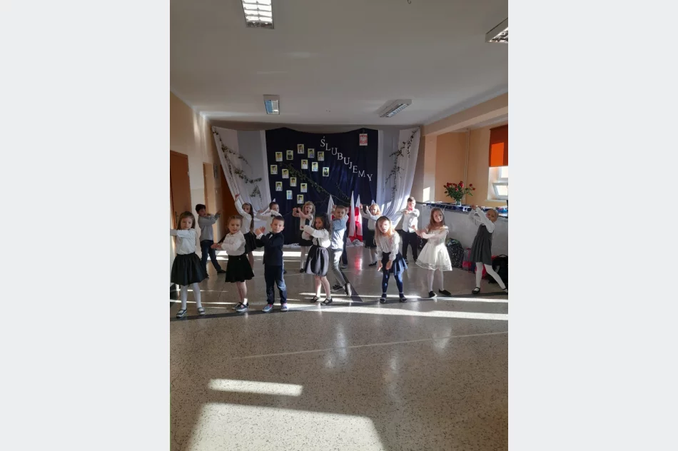 Ślubowanie pierwszoklasistów w Szkole Podstawowej Nr 2 w Męcinie - zdjęcie 4