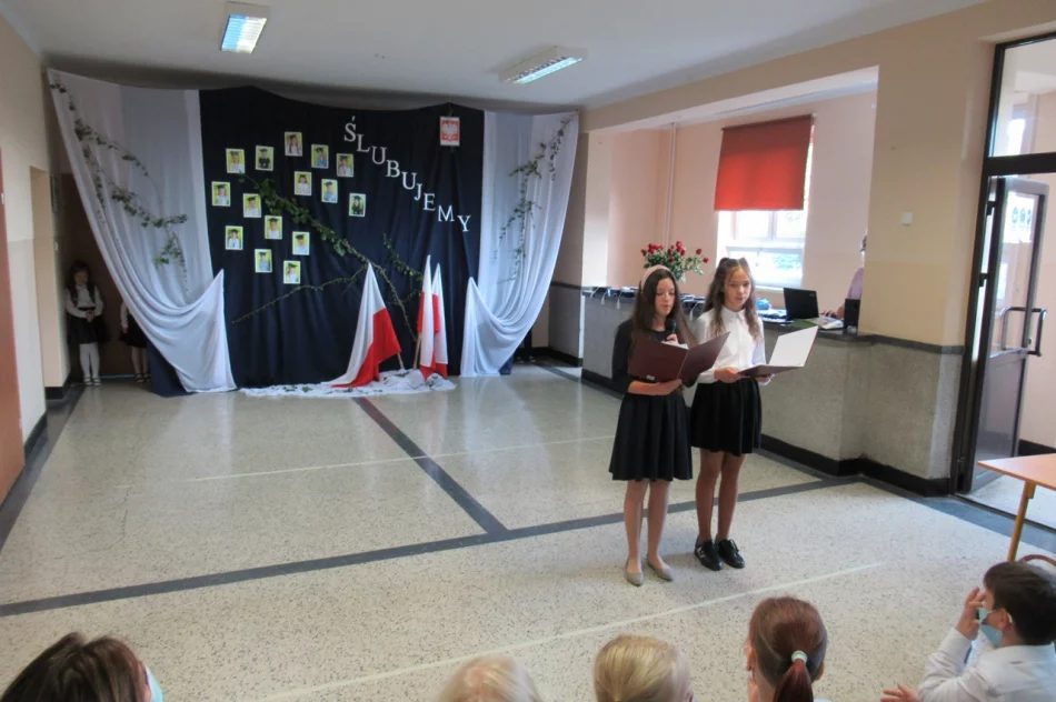 Ślubowanie pierwszoklasistów w Szkole Podstawowej Nr 2 w Męcinie - zdjęcie 10