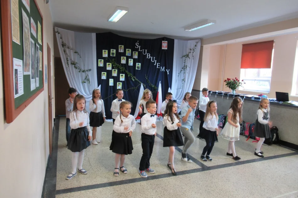 Ślubowanie pierwszoklasistów w Szkole Podstawowej Nr 2 w Męcinie - zdjęcie 12