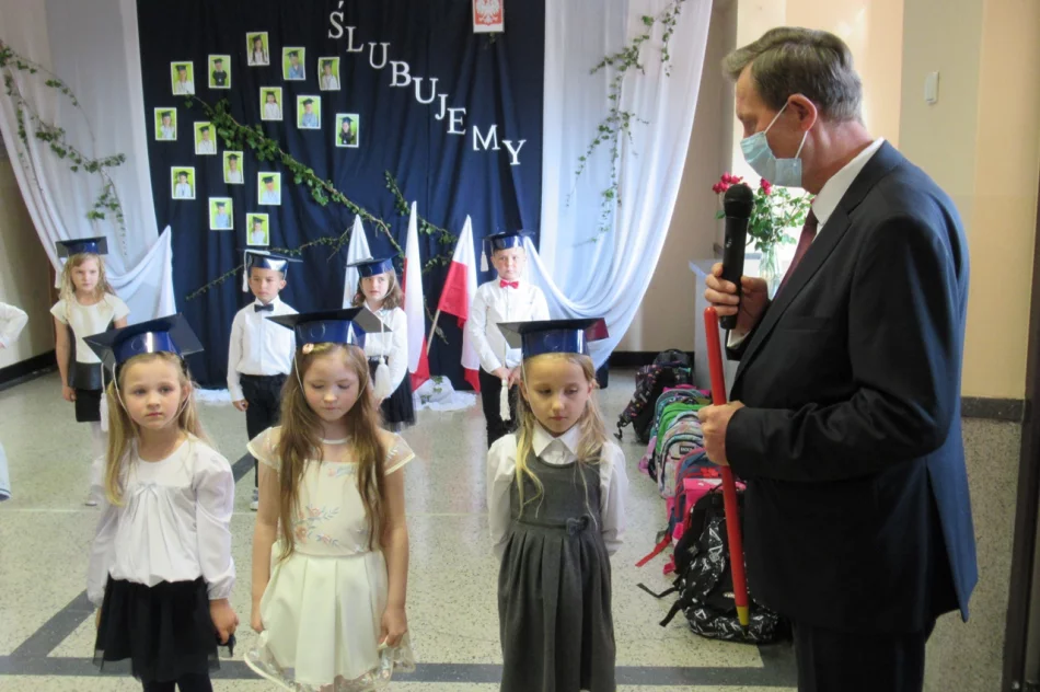 Ślubowanie pierwszoklasistów w Szkole Podstawowej Nr 2 w Męcinie - zdjęcie 16