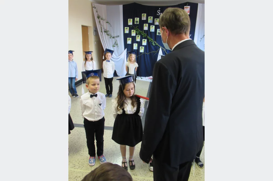 Ślubowanie pierwszoklasistów w Szkole Podstawowej Nr 2 w Męcinie - zdjęcie 17