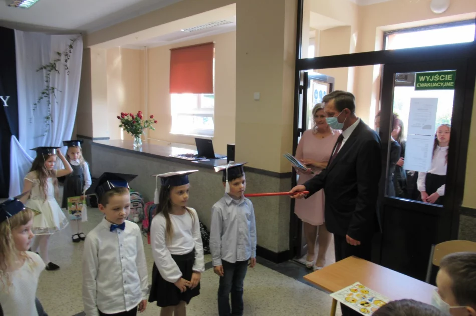 Ślubowanie pierwszoklasistów w Szkole Podstawowej Nr 2 w Męcinie - zdjęcie 19