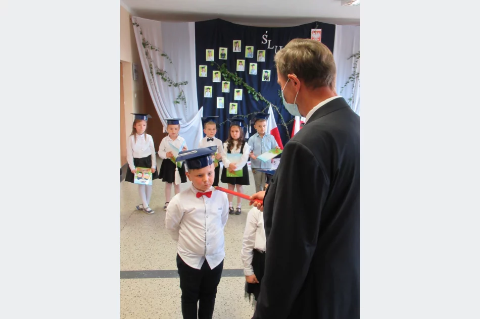 Ślubowanie pierwszoklasistów w Szkole Podstawowej Nr 2 w Męcinie - zdjęcie 20