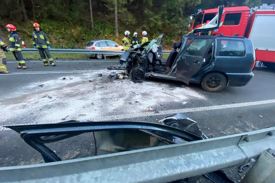 Trzy osoby poszkodowane w wypadku na drodze wojewódzkiej - zdjęcie 6