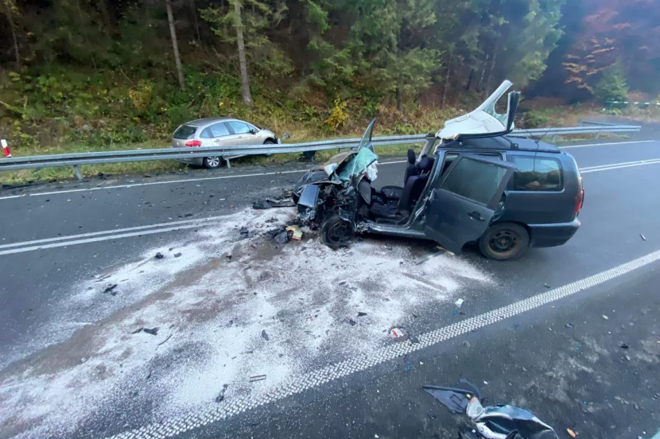 Trzy osoby poszkodowane w wypadku na drodze wojewódzkiej - zdjęcie 3