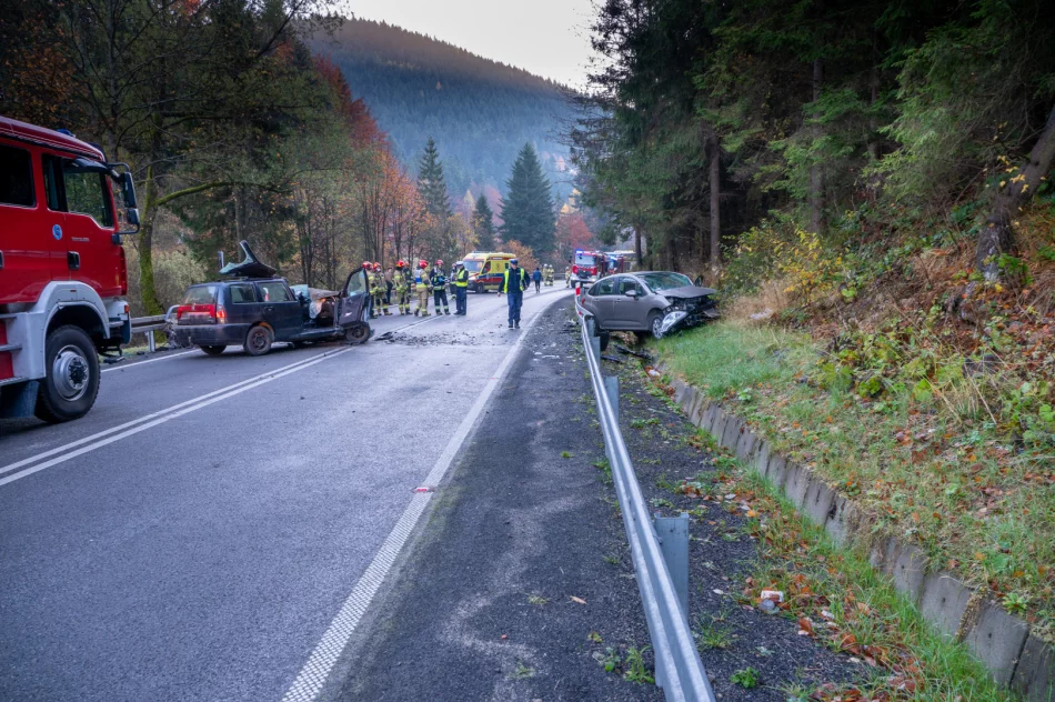 Trzy osoby poszkodowane w wypadku na drodze wojewódzkiej - zdjęcie 10