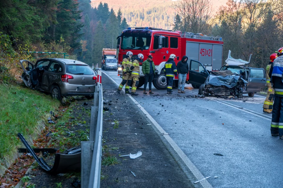 Trzy osoby poszkodowane w wypadku na drodze wojewódzkiej - zdjęcie 11
