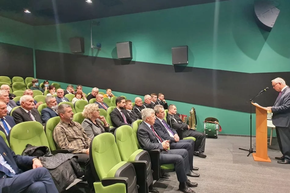 "Nowa ziemia - stare niebo" - zdjęcie 4