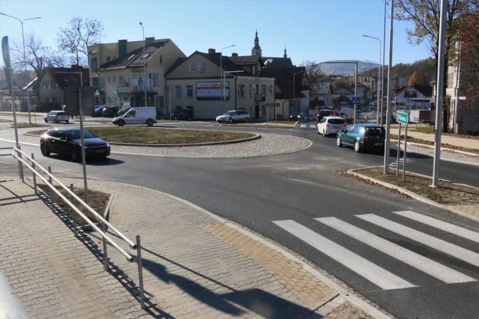 Nowe rondo w całości otwarte dla ruchu pojazdów - zdjęcie 2