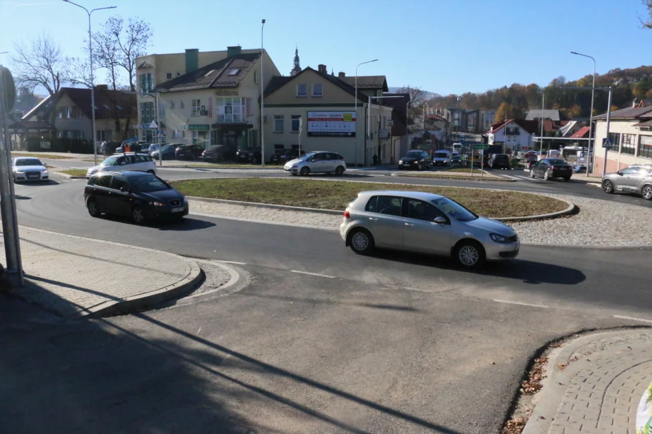 Nowe rondo w całości otwarte dla ruchu pojazdów - zdjęcie 3