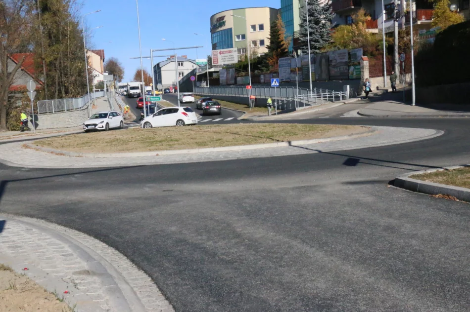 Nowe rondo w całości otwarte dla ruchu pojazdów - zdjęcie 4