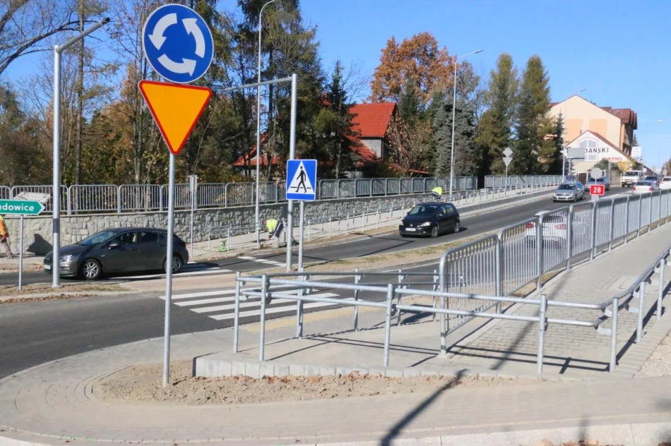 Nowe rondo w całości otwarte dla ruchu pojazdów - zdjęcie 7