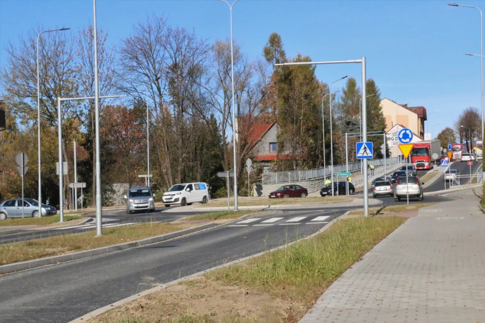 Nowe rondo w całości otwarte dla ruchu pojazdów - zdjęcie 9