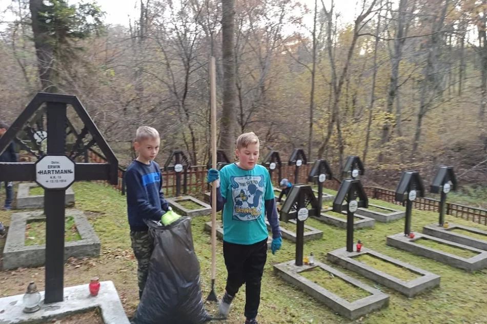 Uczniowie pamiętali o poległych żołnierzach - zdjęcie 16