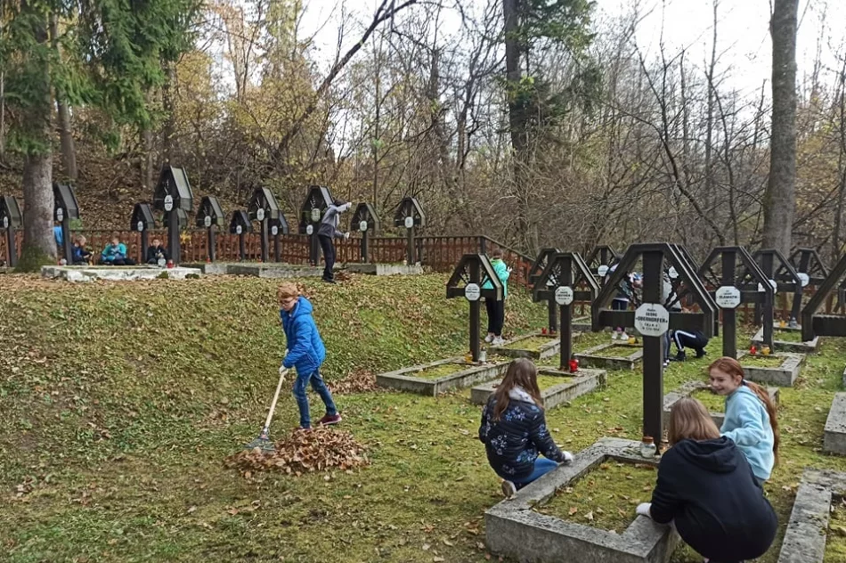Uczniowie pamiętali o poległych żołnierzach - zdjęcie 19