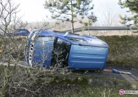 Wypadł z drogi na zakręcie - zdjęcie główne